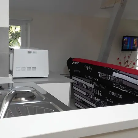 Confort Dans Petit Jardin Calme アパート